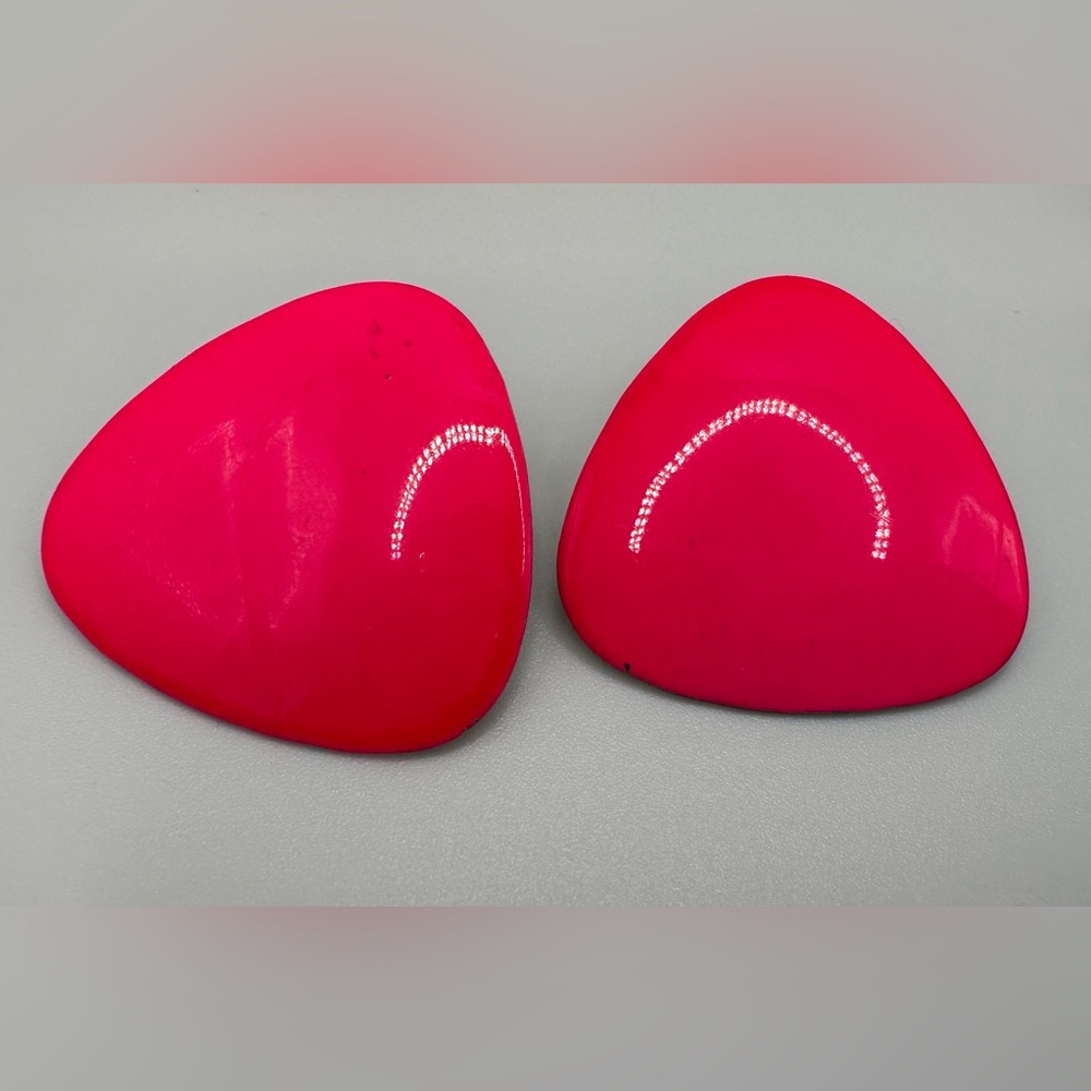Vintage 1980’s hot pink enamel earrings.